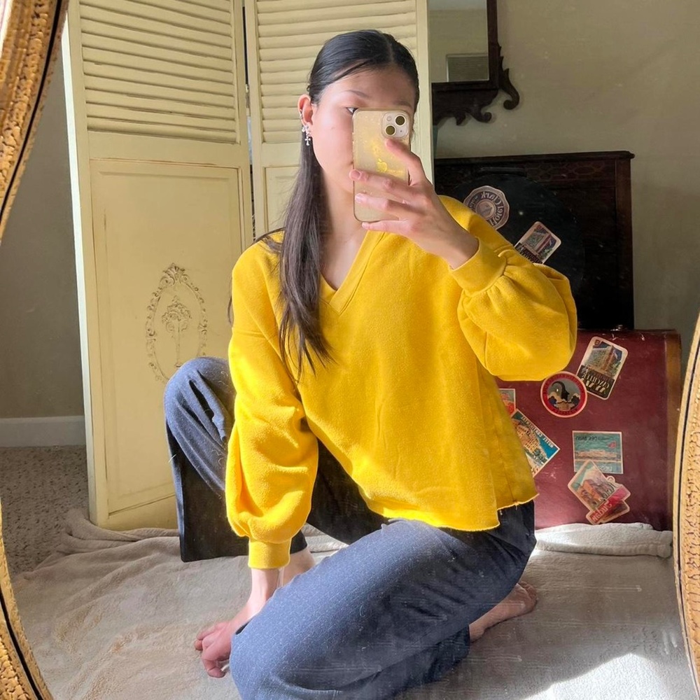 Xírena super soft yellow v-neck sweater
